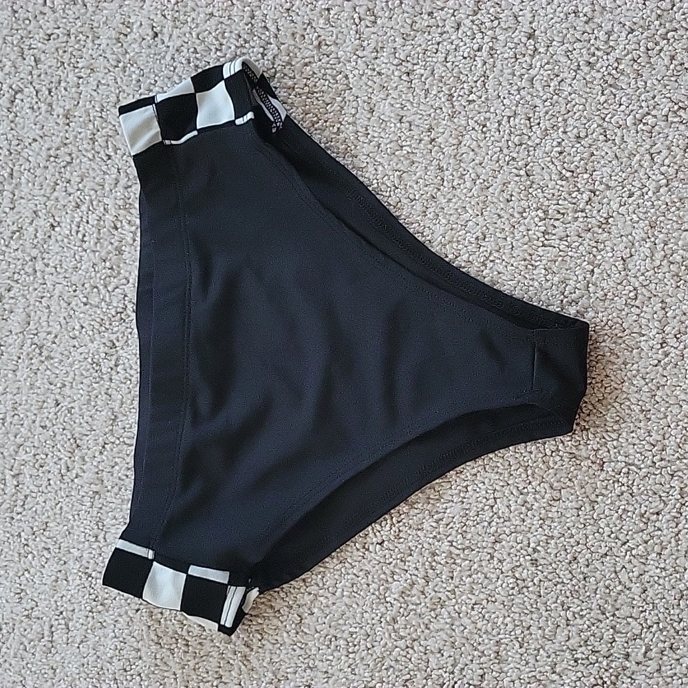 High-waisted checkered bottoms